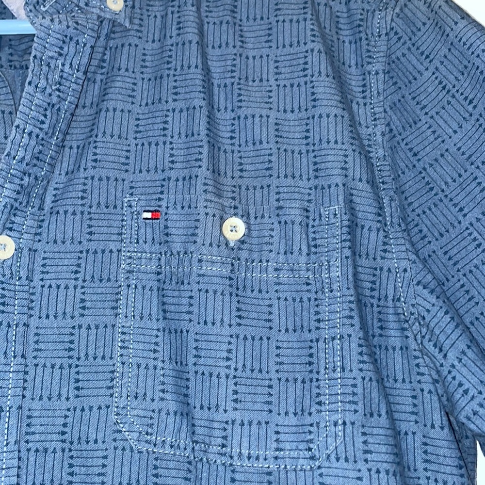 Size L Men’s Tommy Hilfiger Button Down Blue Shirt - Picture 2 of 4